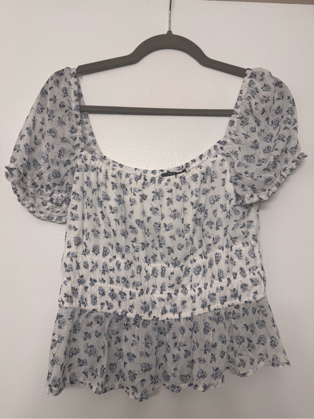 <Francescas> Trixxi White Peplum Top with Navy Floral Print